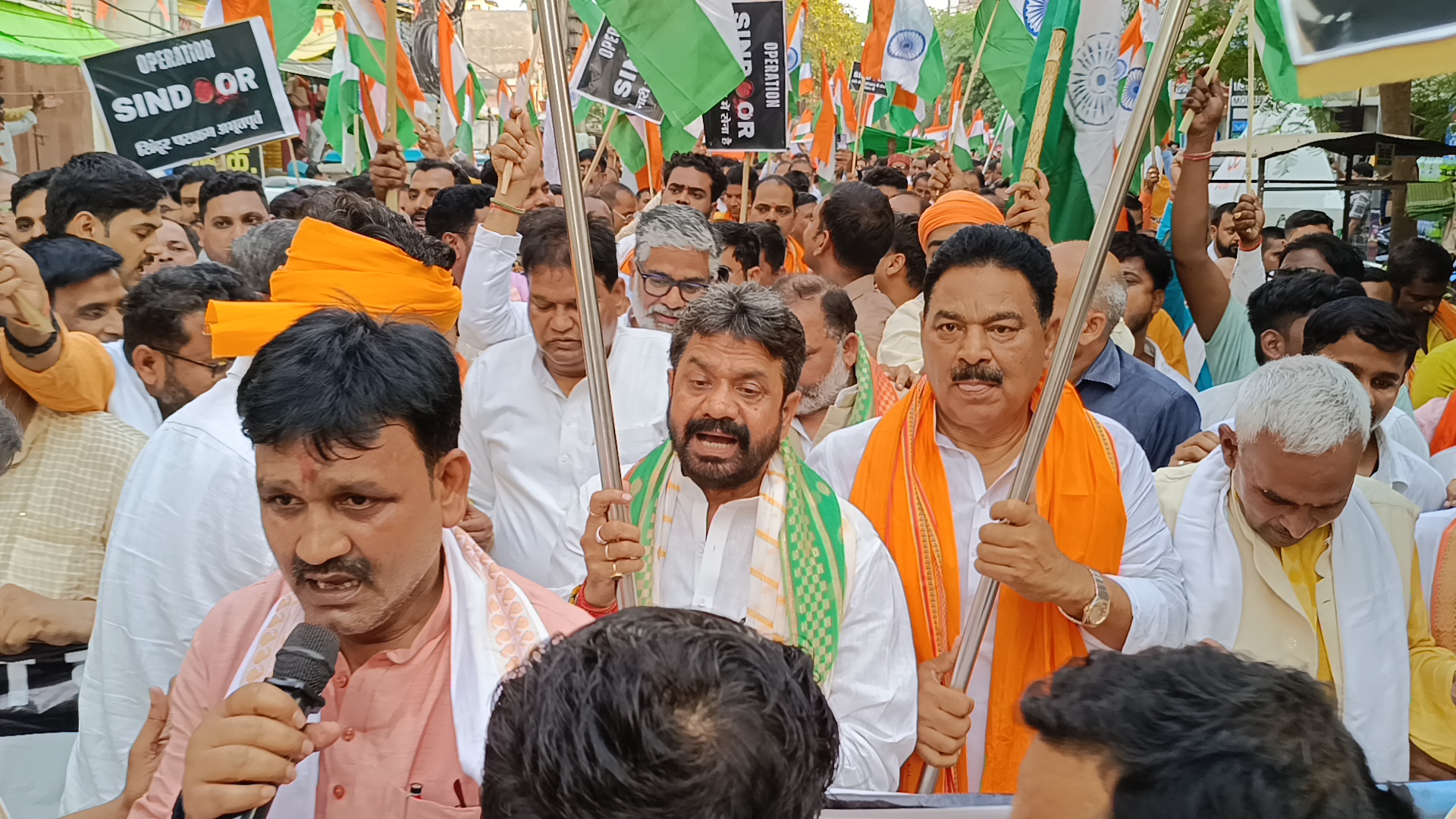 राष्ट्रभक्तों की निकली टोली, तिरंगामय हुई बागी भूमि