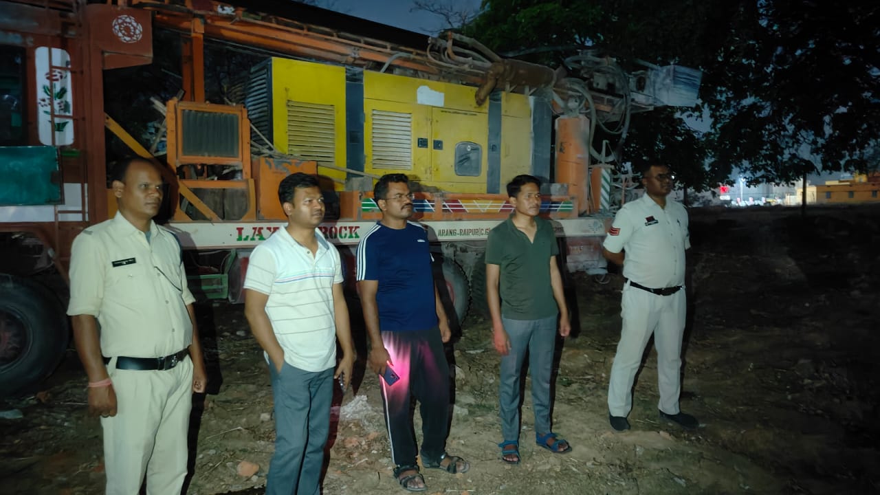 बिना अनुमति बोर खनन पर कार्रवाई, वाहन जब्त