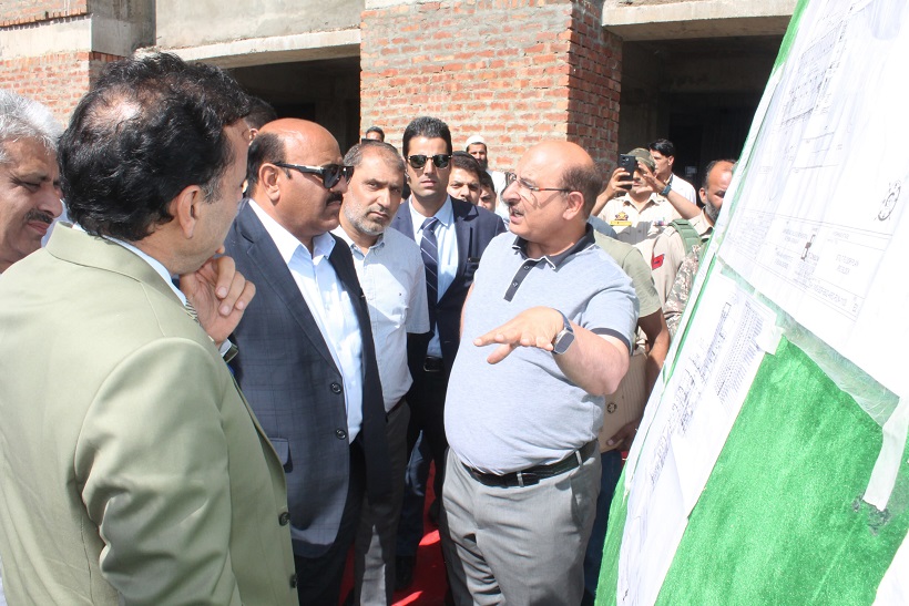 उपमुख्यमंत्री ने बेमिना में एसकेआईएमएस मेडिकल कॉलेज एवं अस्पताल में चल रहे विकास एवं निर्माण कार्यों का किया व्यापक निरीक्षण