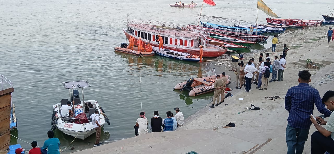 जैनघाट पर गंगा नदी में नहाते समय बीटेक का छात्र डूबा,मौत