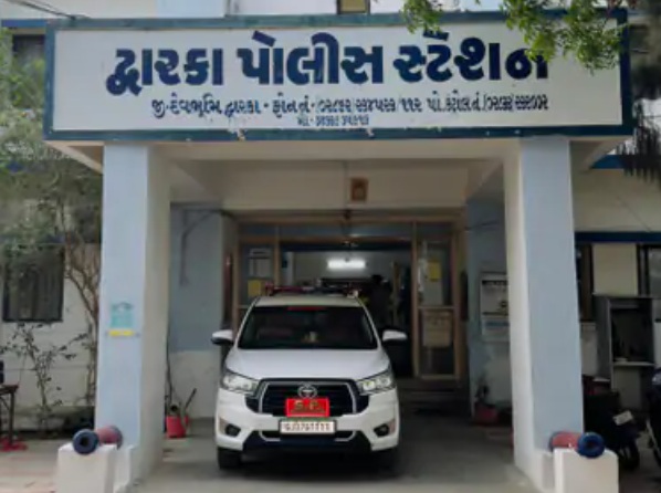 गुजरातः पाकिस्तान कनेक्शन के मामले में दो गिरफ्तार