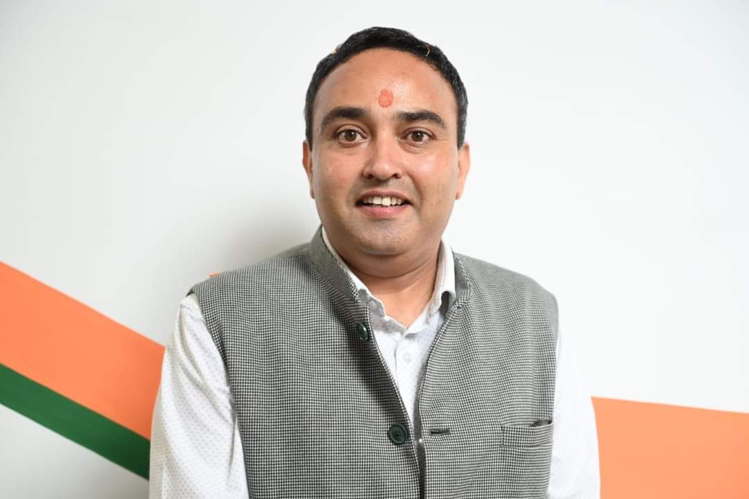 व्यवस्था परिवर्तन में चल रहा कर्मचारियों को डराने धमकाने का खेल : विश्व चक्षु