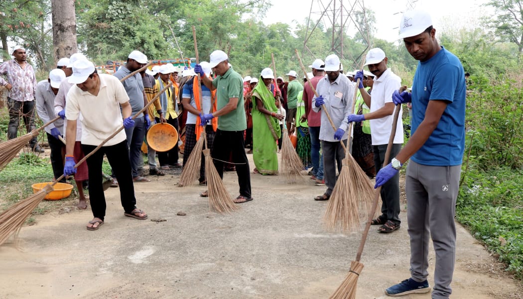 कोरबा : स्वच्छता पखवाड़ा 2025 के तहत चारपारा कोहडिया के मुक्तिधाम में सफाई अभियान आयोजित