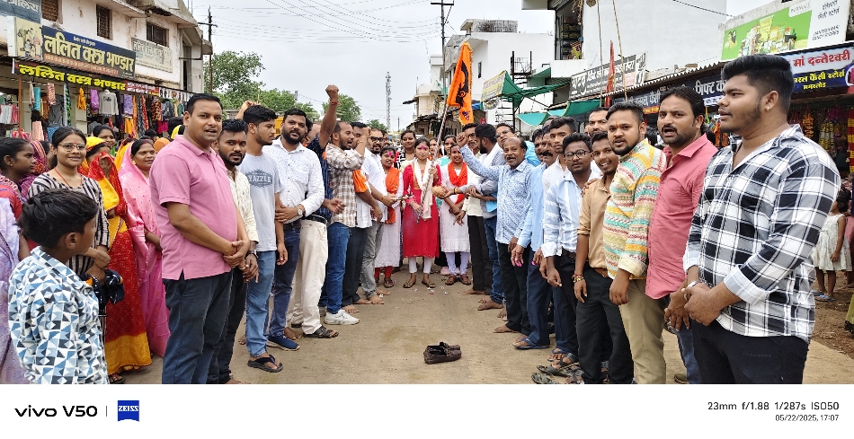 बालिकाओं को दुर्गा वाहिनी प्रशिक्षण वर्ग के लिए दी गई विदाई