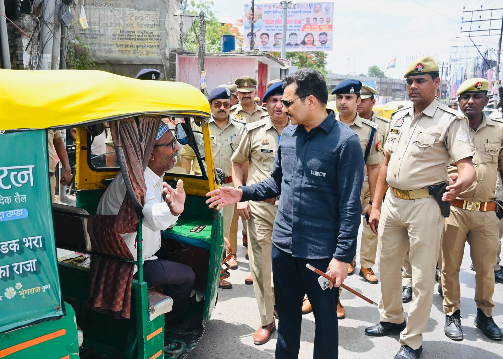 काशी क्षेत्र में अब बारकोड स्टीकर युक्त ई-रिक्शा और ई-ऑटो ही चलेंगे: पुलिस कमिश्नर