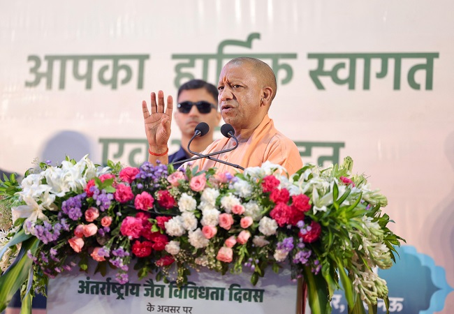 पर्यावरण संरक्षण सबकी जिम्मेदारी, सरकार के साथ समाज भी निभाए भूमिका : सीएम योगी