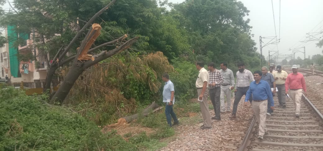 मंडल रेल प्रबंधक ने बुलन्दशहर, हापुड़, गढ़मुक्तेश्वर, लाखन, महरौली स्टेशनों का किया निरीक्षण