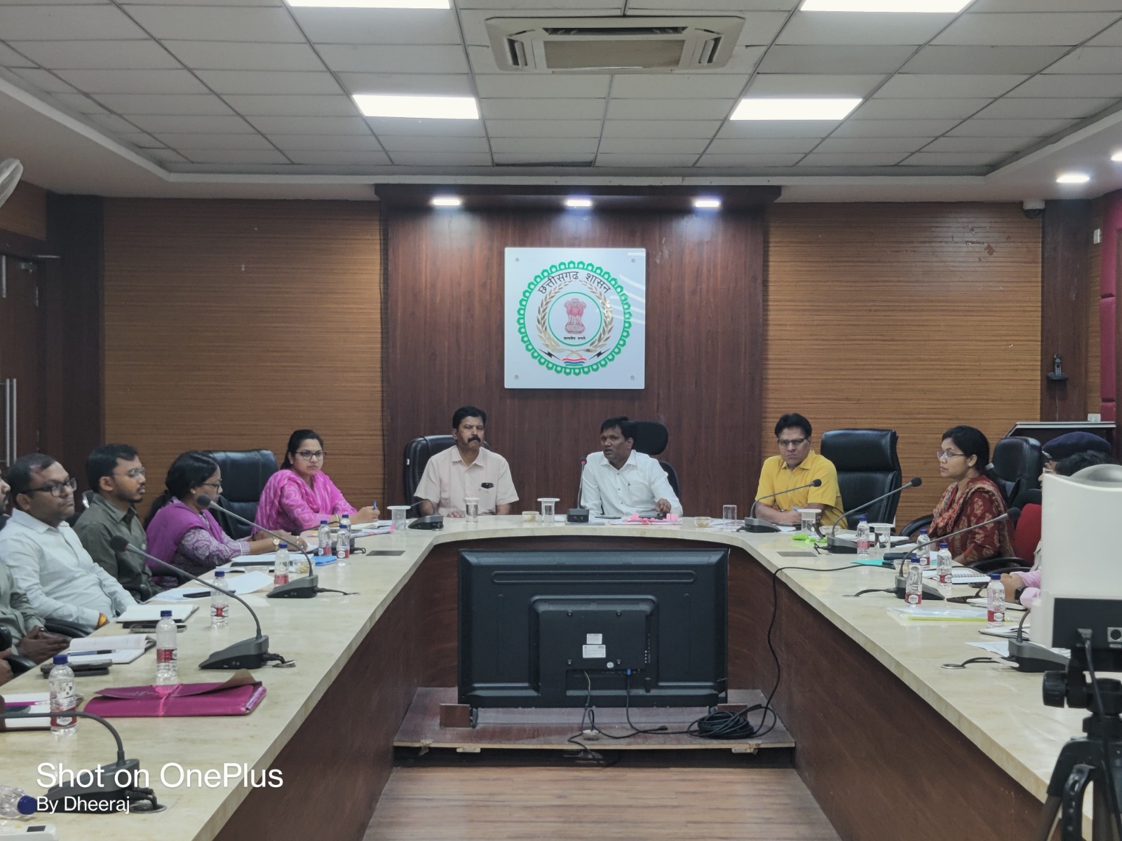 सूरजपुर : कानून व्यवस्था को सुदृढ़ करने कलेक्टर और एसएसपी ने ली बैठक