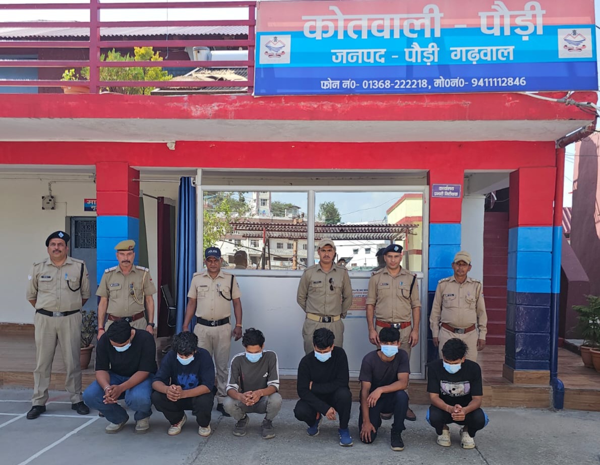 पुलिस की गिरफ्त में मारपीट के आरोपी पुलिस की गिरफ्त में मारपीट के आरोपी