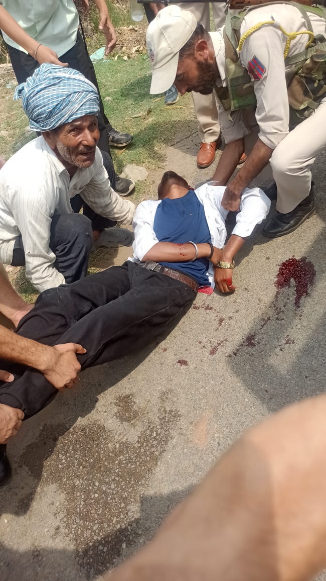 घायल को 19वीं बटालियन के कर्मियों ने जीएमसी कठुआ पहुंचाया
