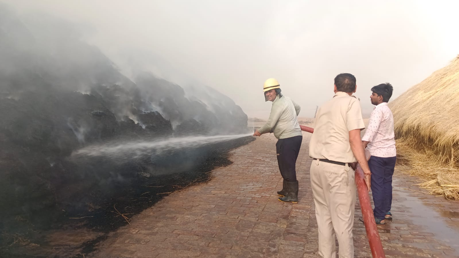 जींद : गौशाला में आग लगने से जली हजारों क्विंटल पराली