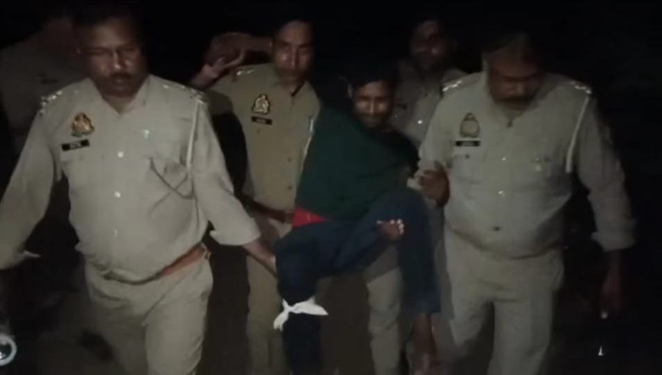 मुठभेड़ में सिपाहियाें पर हमला करने वाले पिता-पुत्र गिरफ्तार, बेटे काे लगी गाेली