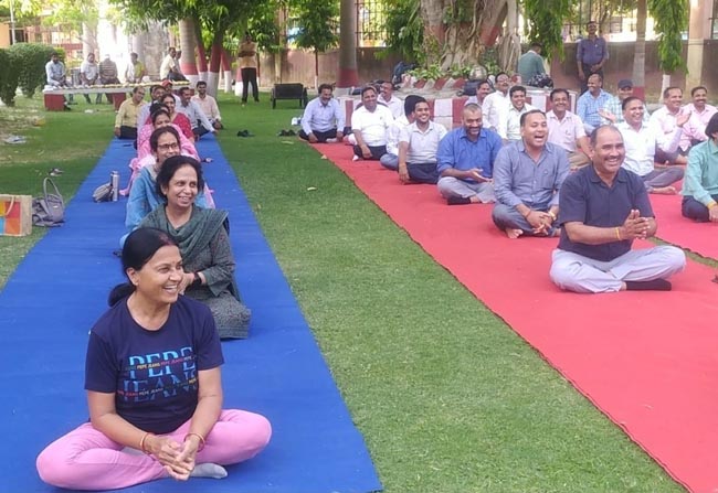 मुक्त विश्वविद्यालय प्रतिदिन योग से रिकॉर्ड की ओर अग्रसर : कुलपति