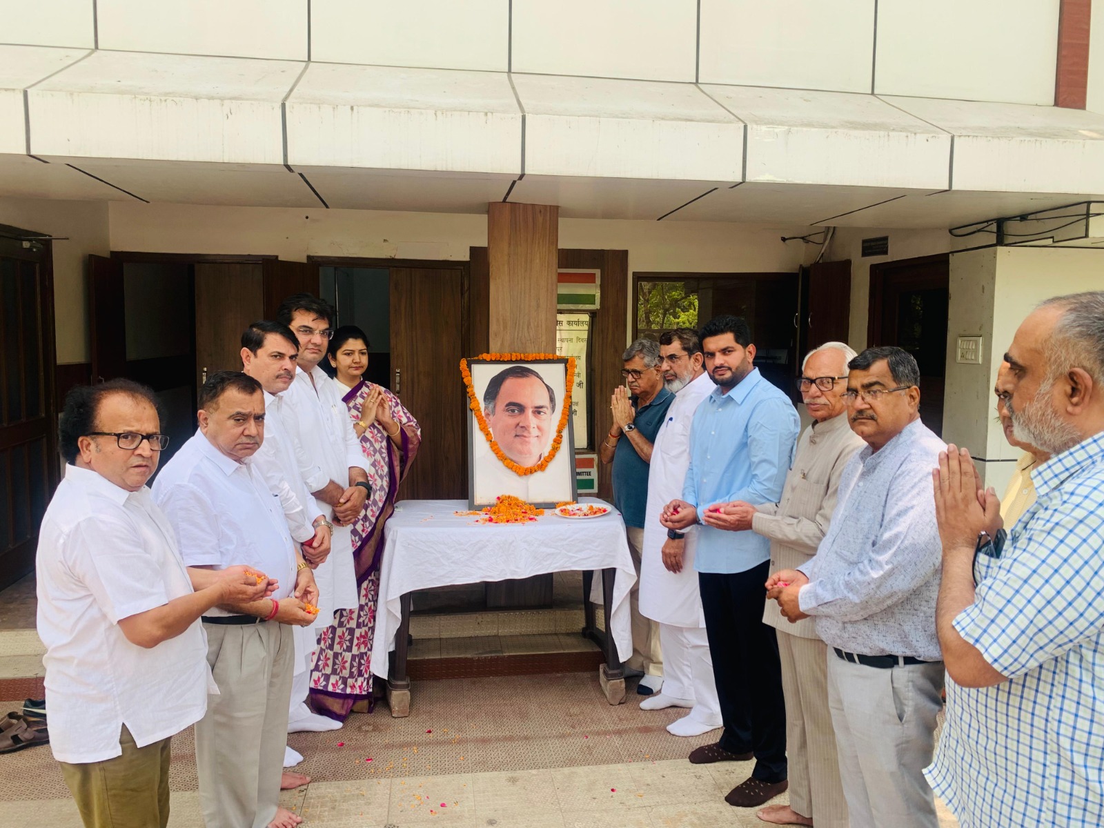 हरियाणा कांग्रेस ने पुण्यतिथि पर पूर्व प्रधानमंत्री राजीव गांधी को दी श्रद्धांजलि