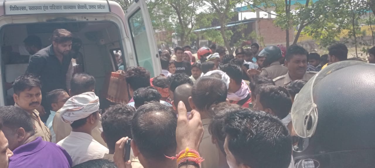 सड़क हादसे में एक बच्चे की मौत, परिवार के ही तीन घायल