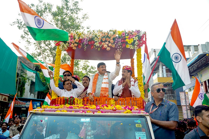 देवासः मुख्यमंत्री डॉ. यादव हाटपिपल्या में भव्य तिरंगा यात्रा में हुए शामिल