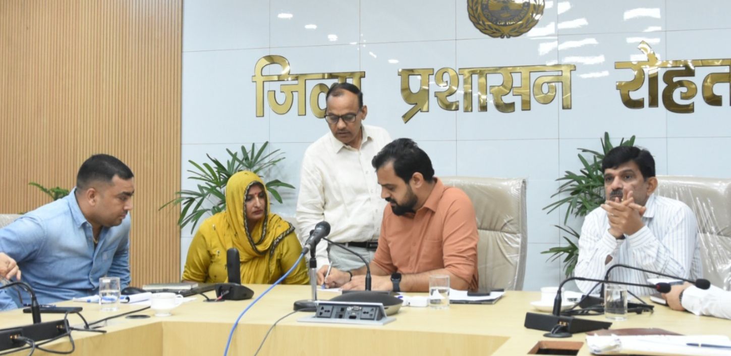 राेहतक: अधिकारी समाधान शिविर की शिकायतों का मौके पर निपटारे के करें