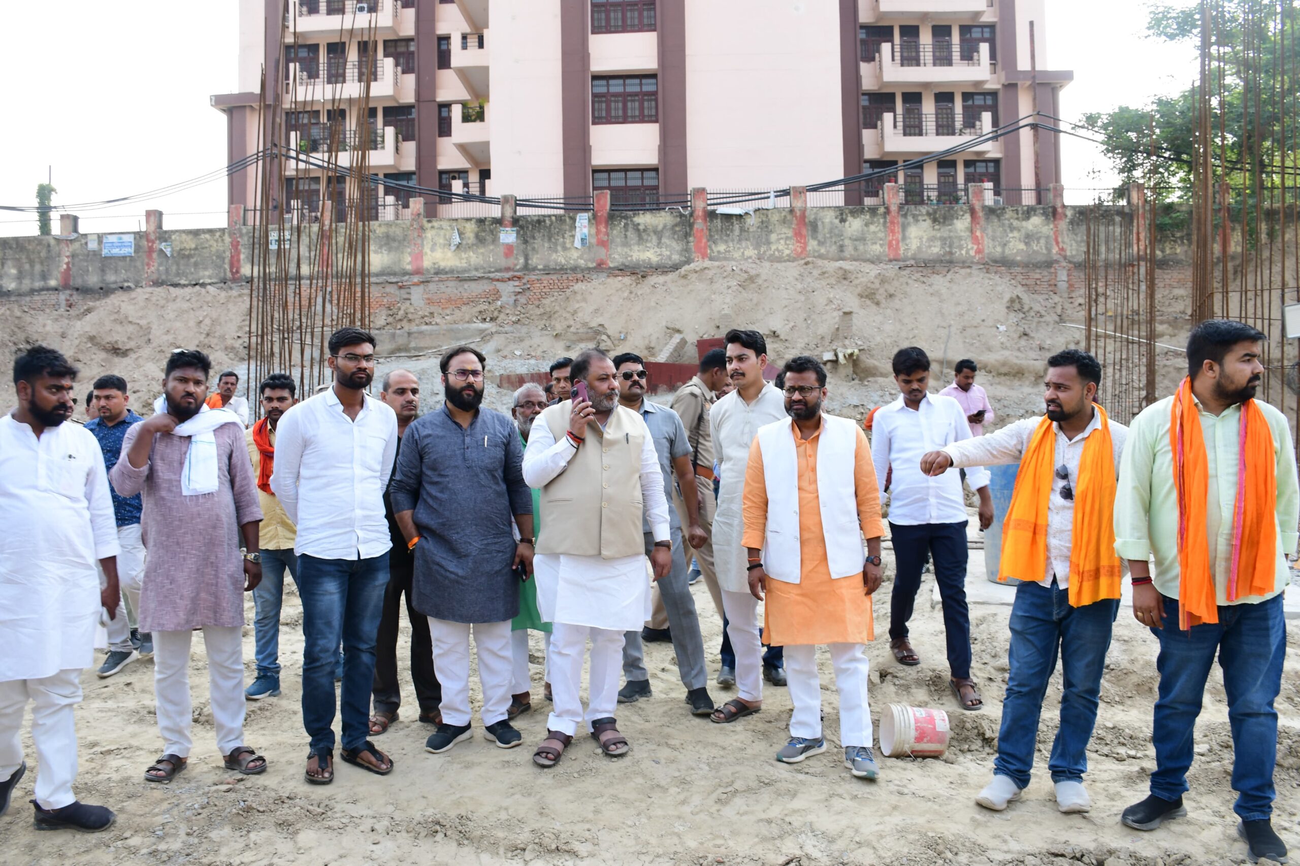 सौ करोड़ से बन रहा रोडवेज बस अड्डा के निर्माण की धीमी गति देख भड़के परिवहन मंत्री