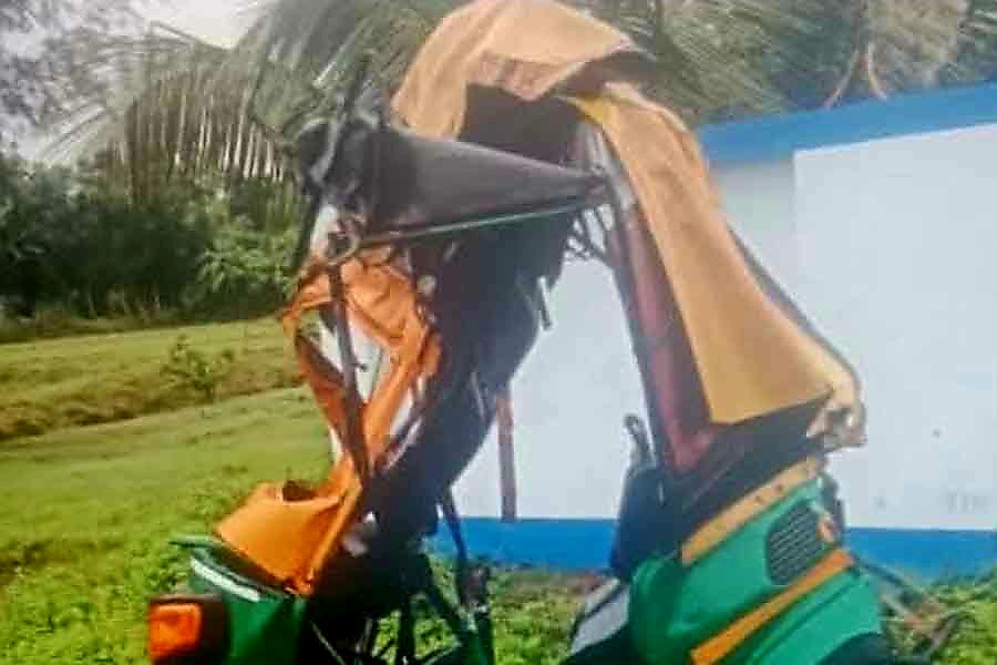 पश्चिम बंगाल के पूर्व मेदिनीपुर में लॉरी-ऑटो की टक्कर में पांच लोगों की मौत, चार घायल