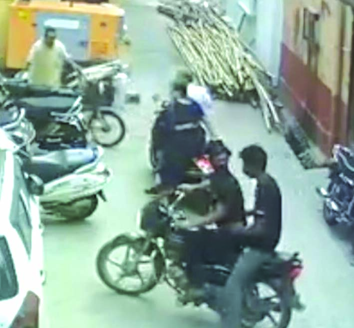 मंदिर गई बुजुर्ग की बाइक सवारों ने चैन लूटी
