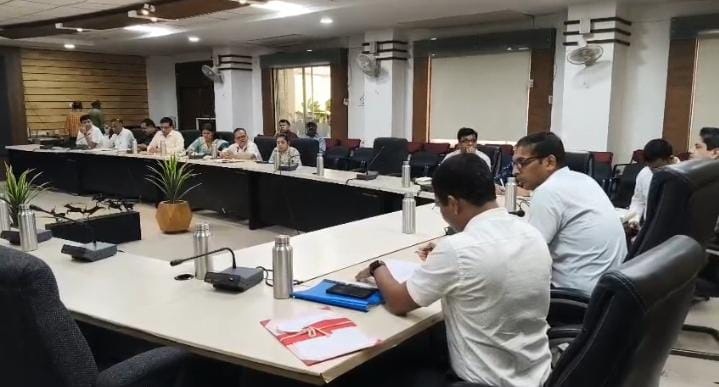 इंदौरः जिले में चलेगा पौधरोपण का सघन अभियान, 20 लाख पौधे लगाने का लक्ष्य तय