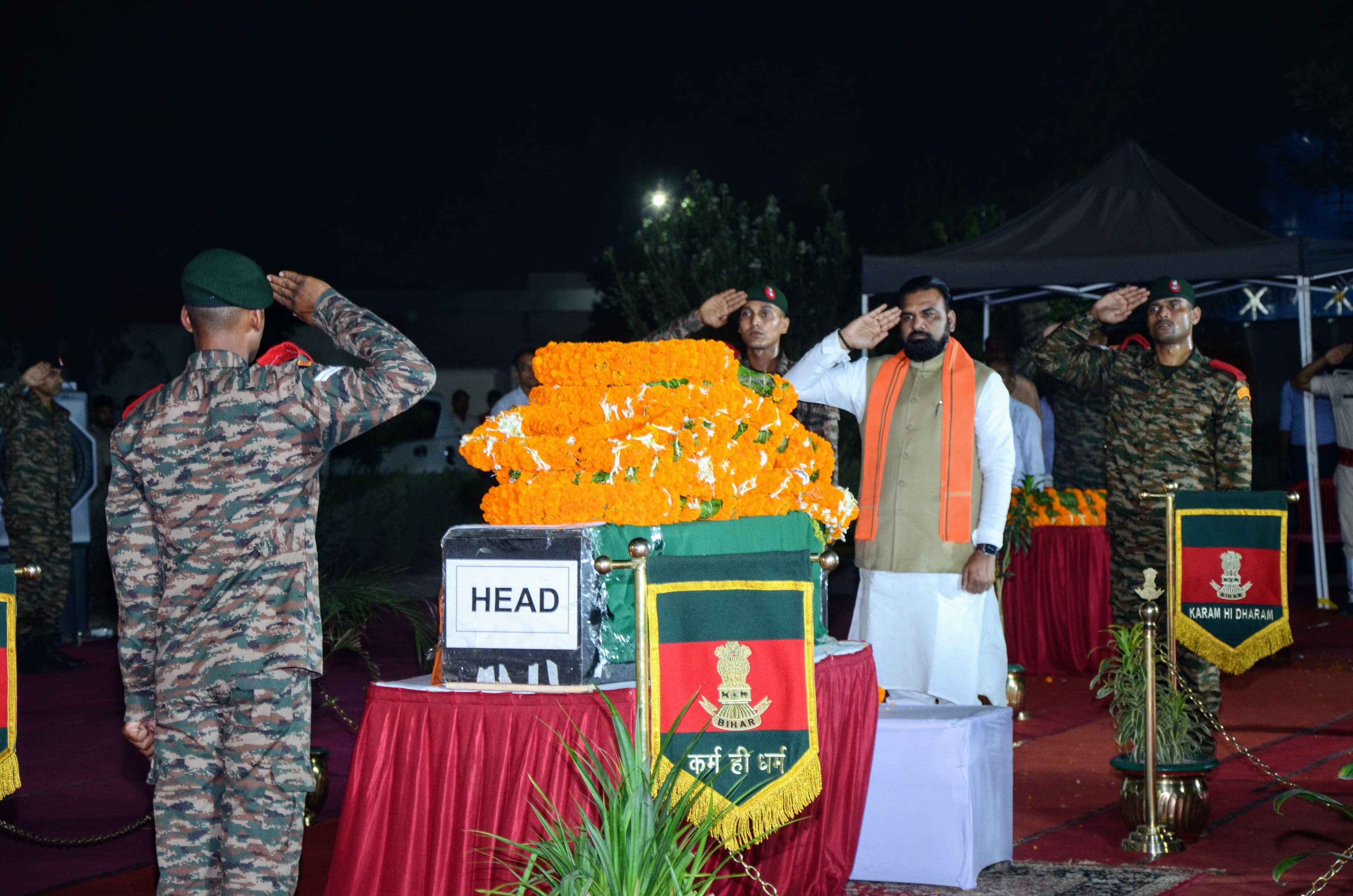 उपमुख्यमंत्री सम्राट चौधरी ने जम्मू-कश्मीर के लद्दाख में ड्यूटी के दौरान शहीद हुए सेना के जवान मनीष कुमार को श्रद्धांजलि अर्पित की उपमुख्यमंत्री सम्राट चौधरी ने जम्मू-कश्मीर के लद्दाख में ड्यूटी के दौरान शहीद हुए सेना के जवान मनीष कुमार को श्रद्धांजलि अर्पित की