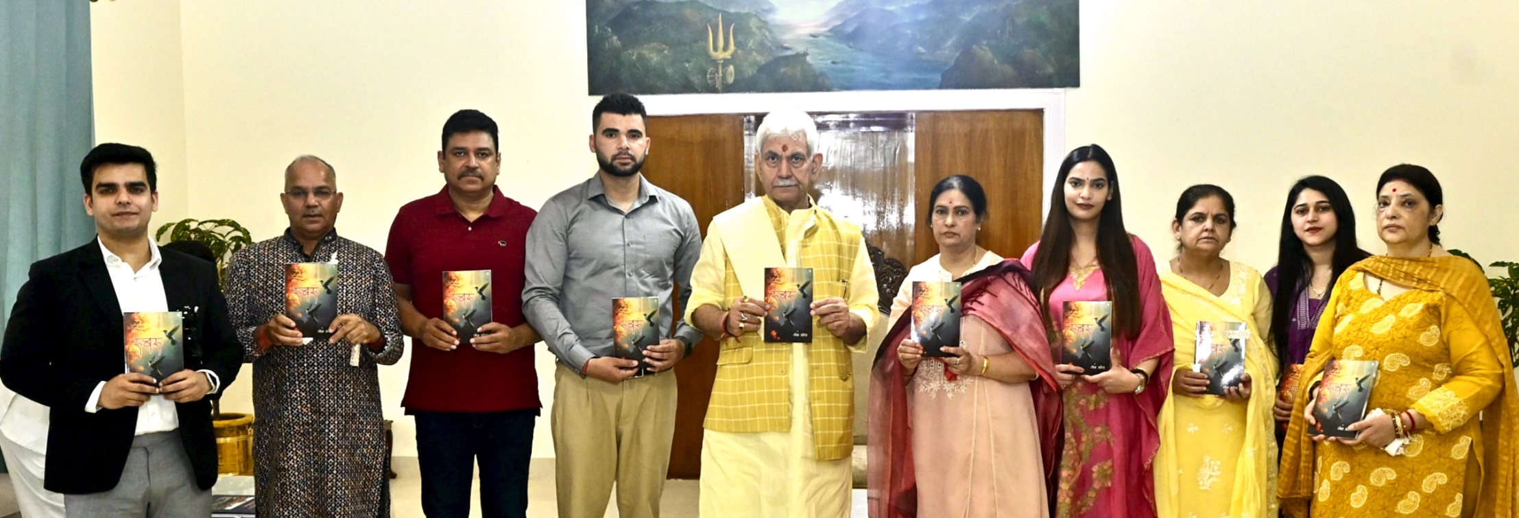 उपराज्यपाल ने स्वर्गीय रमेश अरोड़ा द्वारा रचित हिंदी कविता संग्रह “रूबरू“ का किया विमोचन