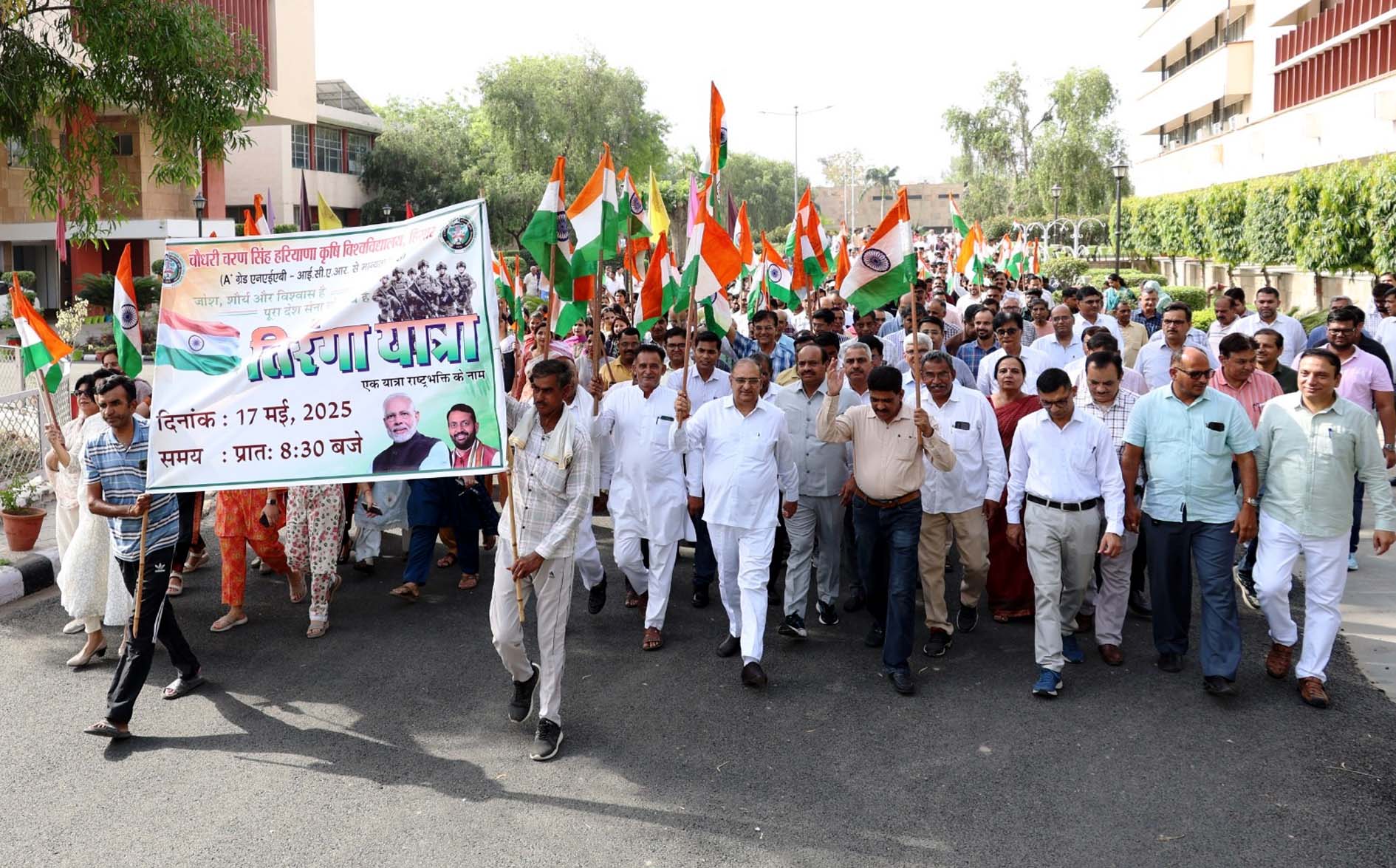 कुलपति प्रो. बीआर कम्बोज तिरंगा यात्रा में भाग लेते हुए। कुलपति प्रो. बीआर कम्बोज तिरंगा यात्रा में भाग लेते हुए।