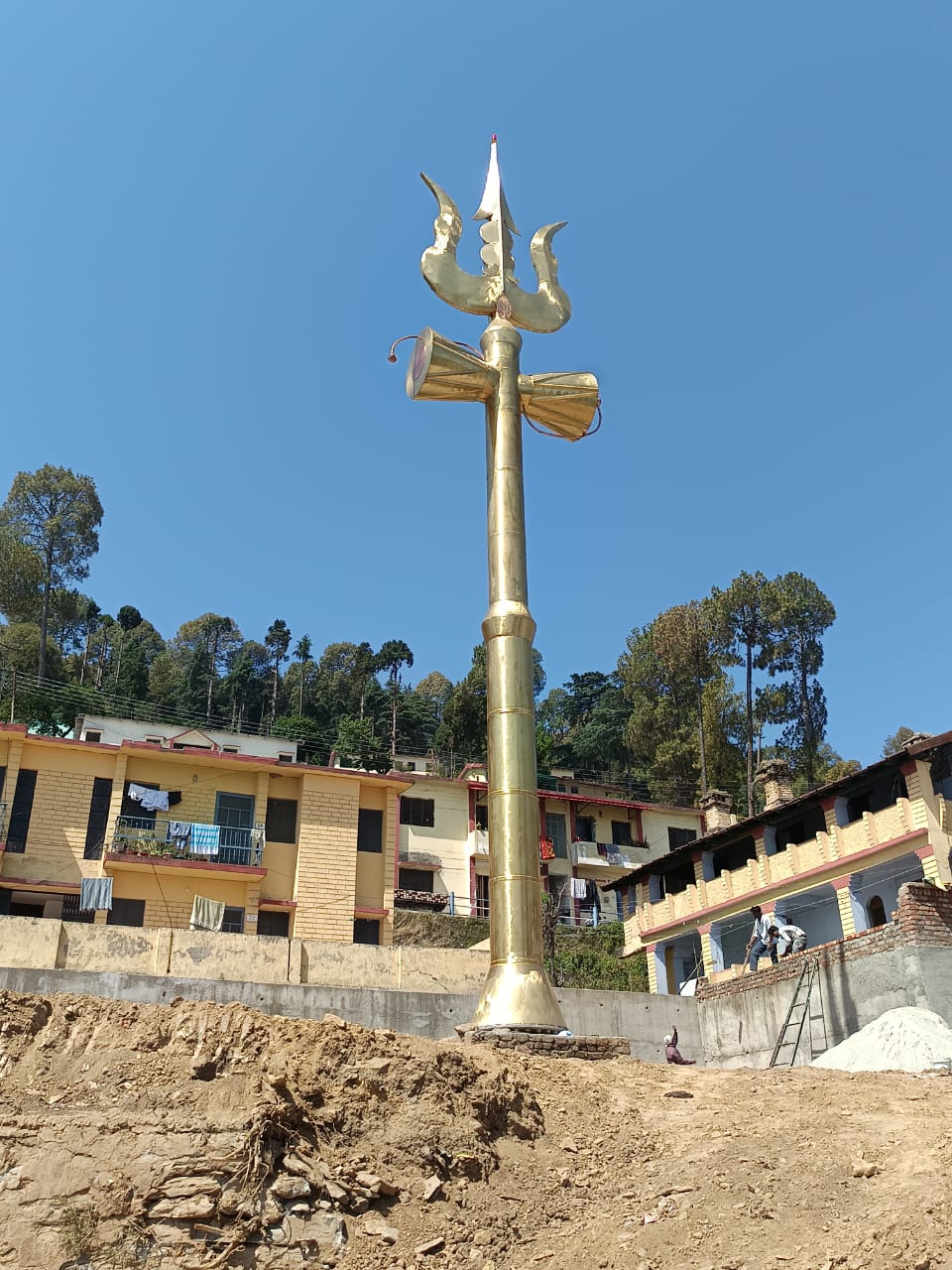 पौड़ी में स्थापित हुआ 56 फीट ऊंचा त्रिशूल, जल्द पौड़ी में स्थापित हुआ 56 फीट ऊंचा त्रिशूल, जल्द