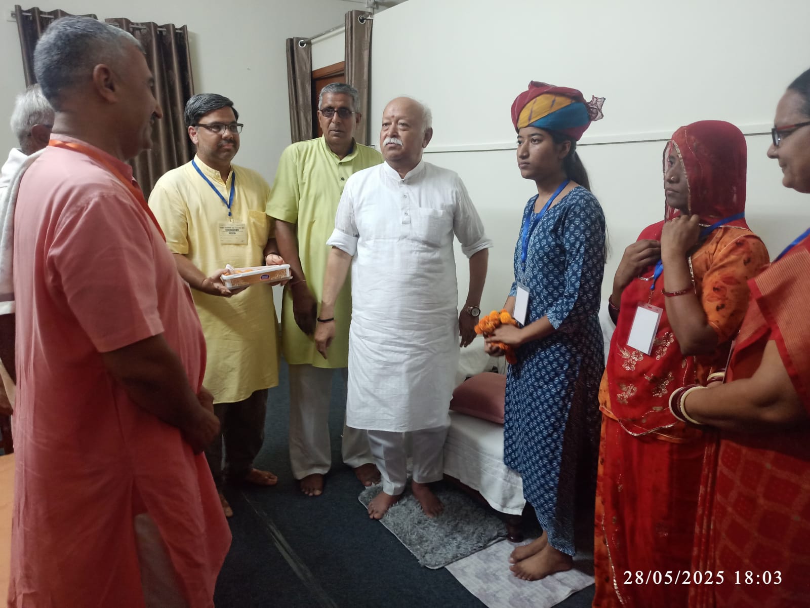 संघ के सरसंघचालक डॉ. भागवत ने छात्रा पूजा चाैधरी का किया अभिनंदन