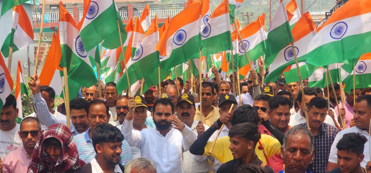 जिलापं प्रशासक दीपक ने निकाली ऑपरेशन सिंदूर की तिरंगा शौर्य सम्मान यात्रा। जिलापं प्रशासक दीपक ने निकाली ऑपरेशन सिंदूर की तिरंगा शौर्य सम्मान यात्रा।