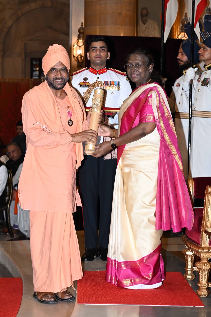राष्ट्रपति से पद्मश्री पाकर भावुक हुईं ममता शंकर, बोलीं– यह ईश्वर का आशीर्वाद