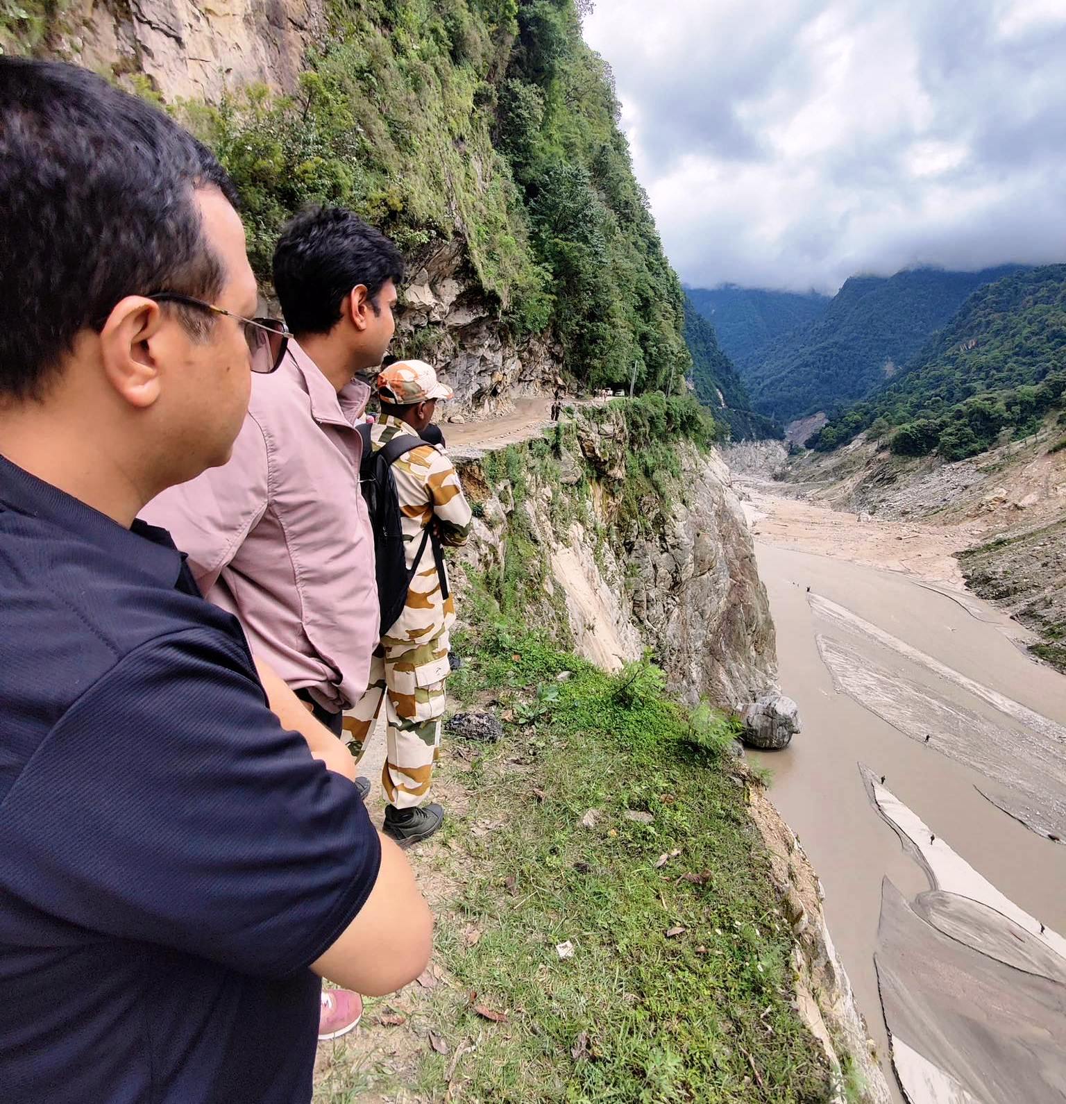 (अपडेट) उत्तरी सिक्किम वाहन दुर्घटना में लापता नौ यात्रियों का सुराग नहीं, खोज अभियान तेज