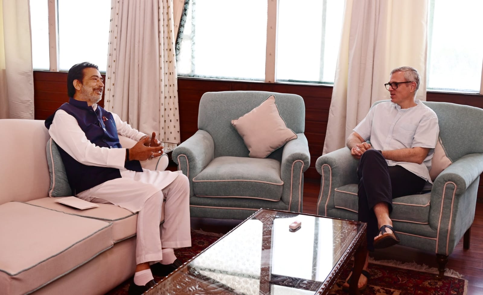 गुलाम अहमद मीर ने सीएम उमर अब्दुल्ला से मुलाकात की, पहलगाम नरसंहार के बाद कश्मीर पर्यटन को पुनर्जीवित करने की मांग की