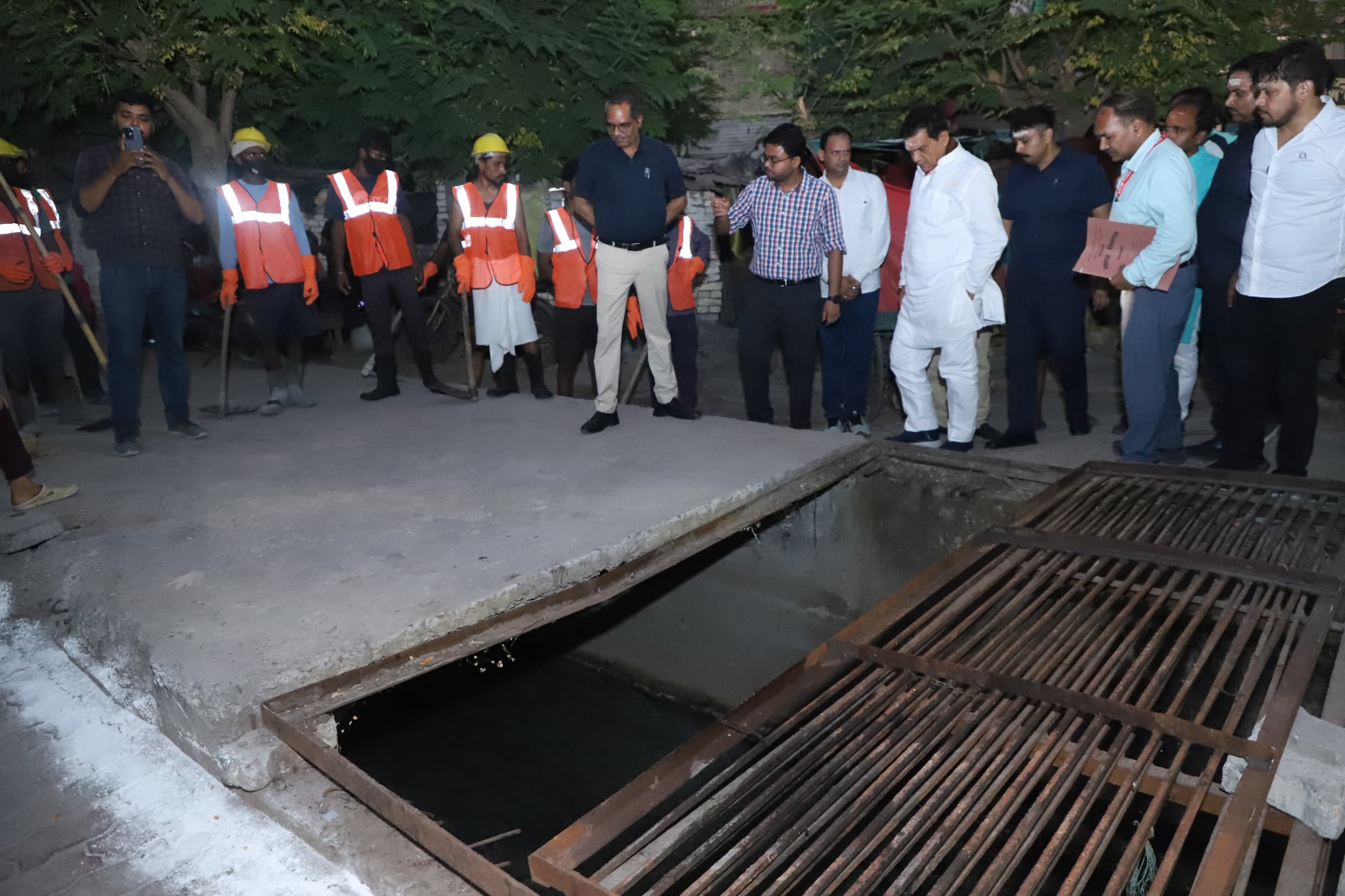 प्रदेश के उर्जा मंत्री अचानक पहुंचे मैदागिन विद्युत उपकेंद्र, लोड पैनल की ली जानकारी