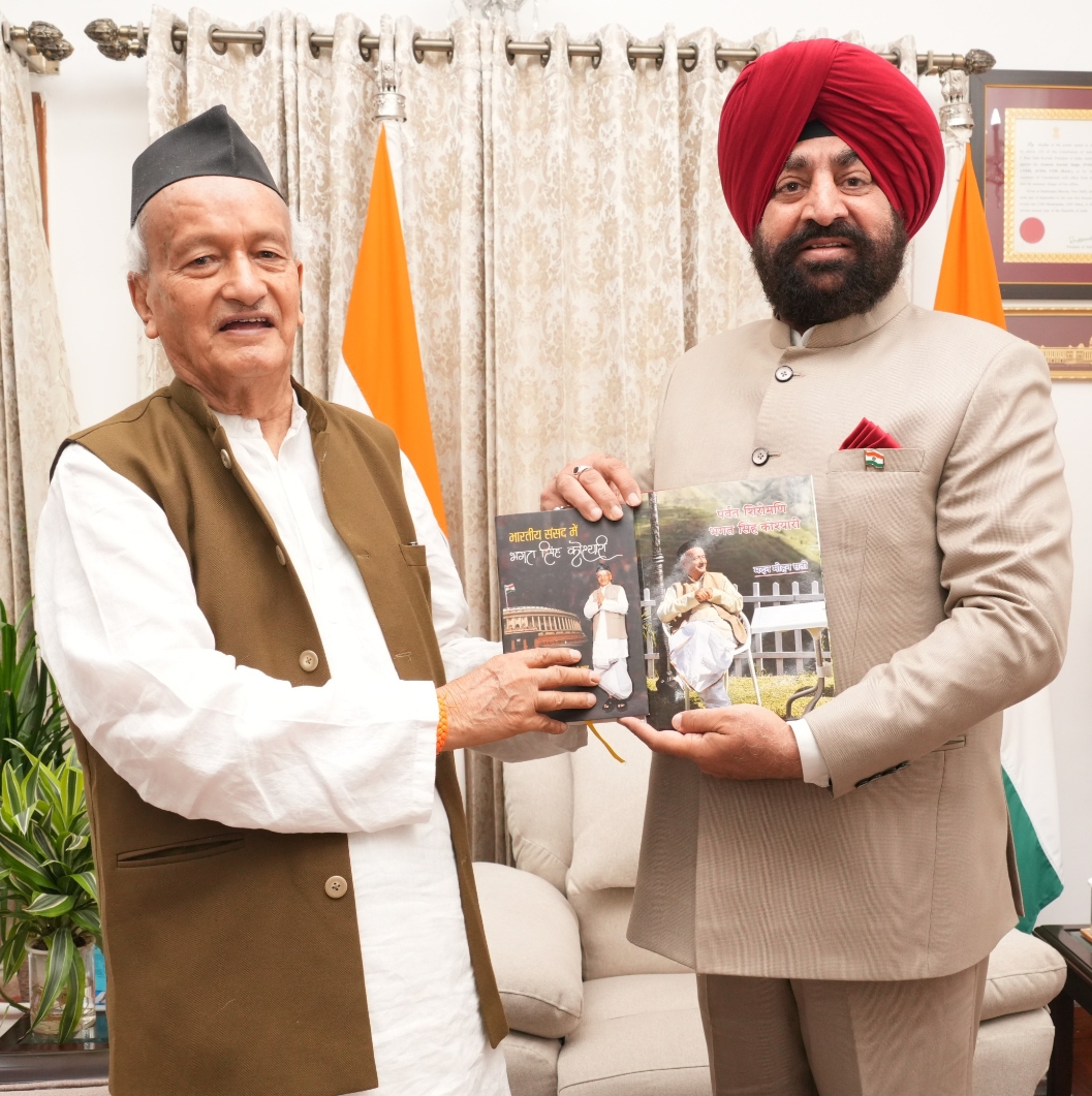 महाराष्ट्र के पूर्व राज्यपाल भगत सिंह कोश्यारी उत्तराखंड के राज्यपाल से भेंट करते। महाराष्ट्र के पूर्व राज्यपाल भगत सिंह कोश्यारी उत्तराखंड के राज्यपाल से भेंट करते।