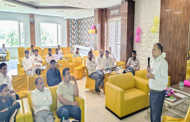 नारनौलः नगरपालिका सेवाओं में नई तकनीक साझा करने काे दिया प्रशिक्षण