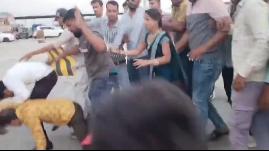 उज्जैनः बड़नगर-बदनावर हाईवे टोल के कर्मचारियों के विरुद्ध पुलिस की कार्यवाही