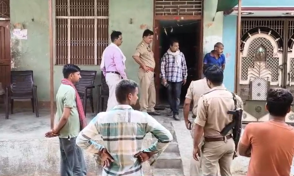 जालौन: साेता रहा परिवार, चोरों ने छह लाख का माल किया पार