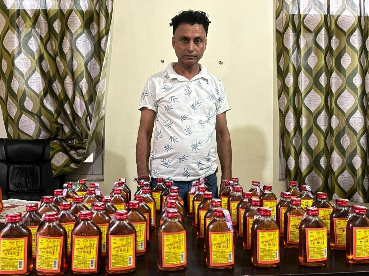 अवैध शराब के साथ 01 तस्कर गिरफ्तार