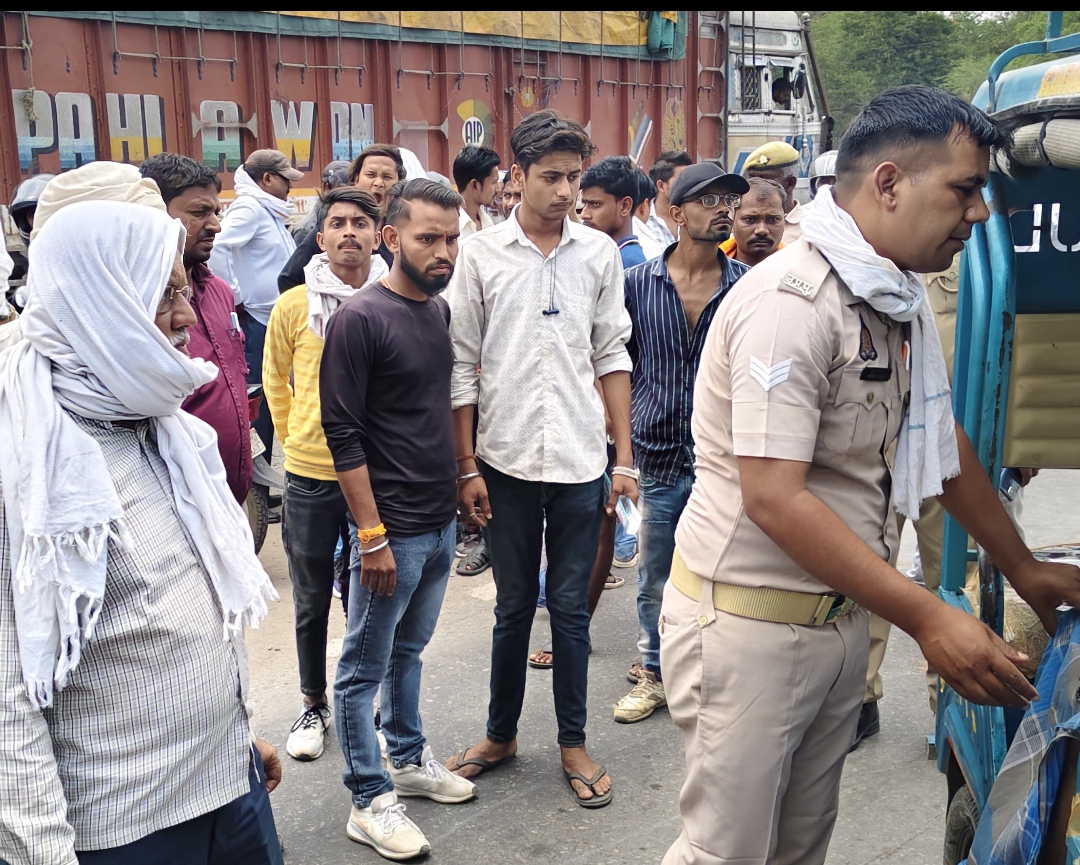 सोनभद्र में ट्रक ने बाइक सवाराें काे राैंदा, दपंति की मौत