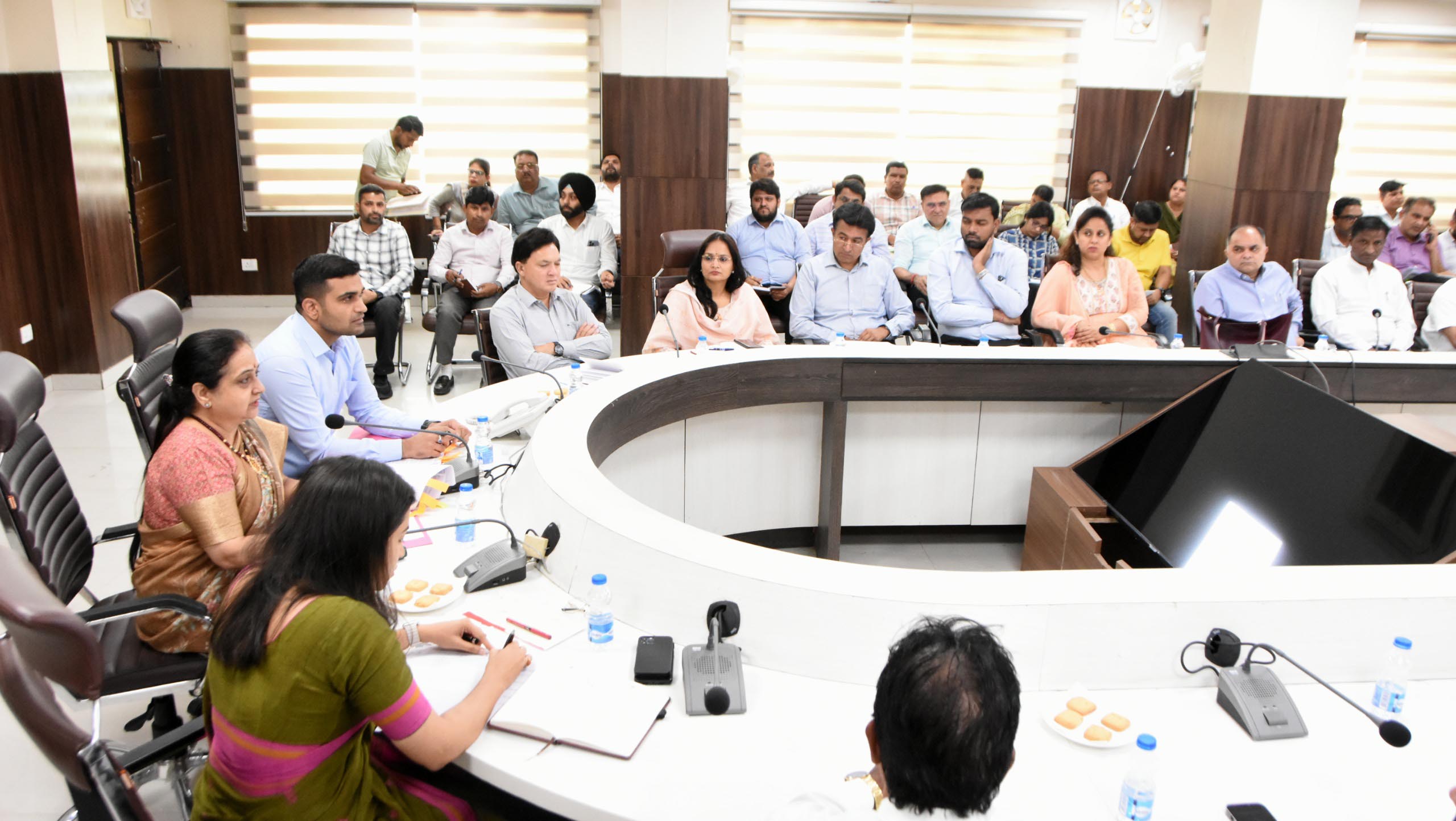 फरीदाबाद : बरसात से पहले हो सभी नालों, ड्रेनों, सीवरेज की सफाई : विक्रम सिंह