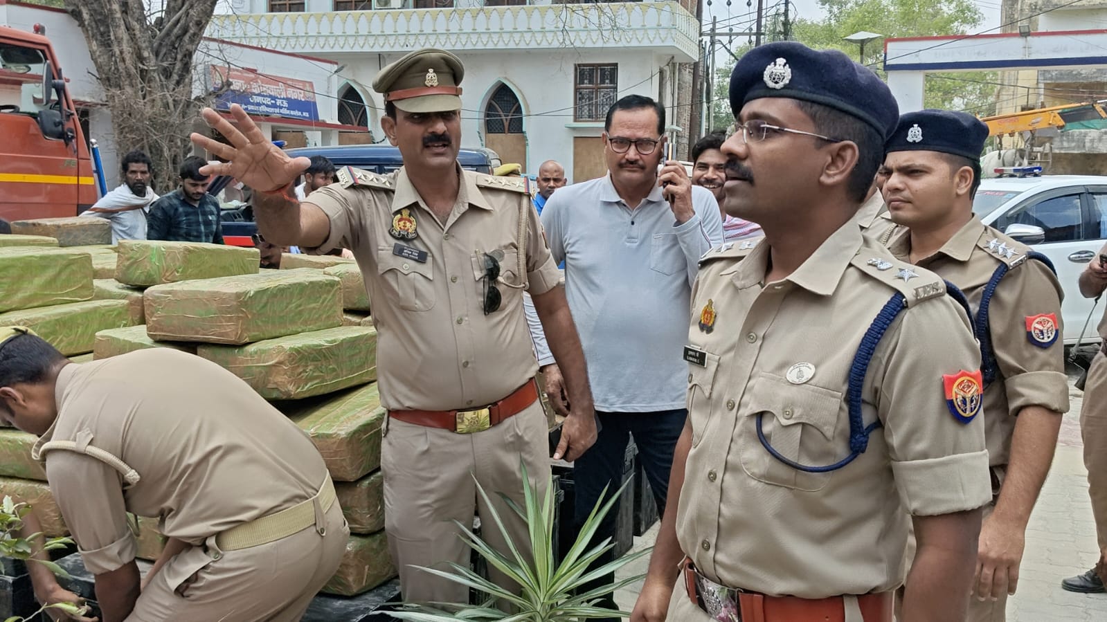 तीन करोड़ की अवैध गांजा सहित तस्कर गिरफ्तार