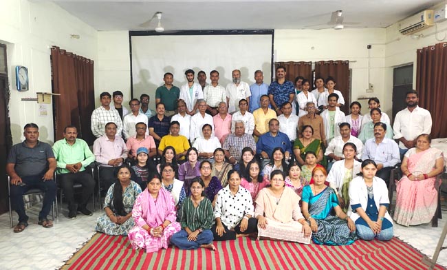 एक्युप्रेशर इंटर्नशिप पाठ्यक्रम में प्रशिक्षुओं ने लिया प्रशिक्षण