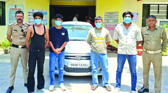 रानीपुर कोतवाली पुलिस की गिरफ्त में आरोपित रानीपुर कोतवाली पुलिस की गिरफ्त में आरोपित