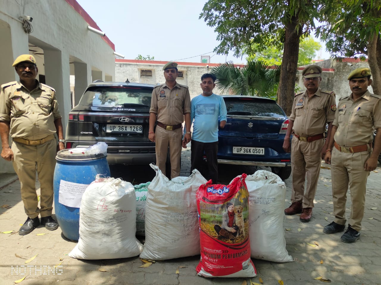 पुलिस की गिरफ्त में गांजा तस्कर