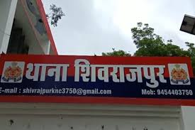 चाचा के साथ गंगा नहाने गए दो नाबालिग डूबे, एक को बचाया दूसरे की तलाश जारी