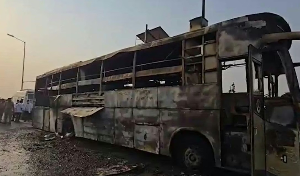 बिहार से दिल्ली जा रही बस लखनऊ में बनी आग का गोला, पांच यात्रियों की मौत, मुख्यमंत्री ने दुख जताया