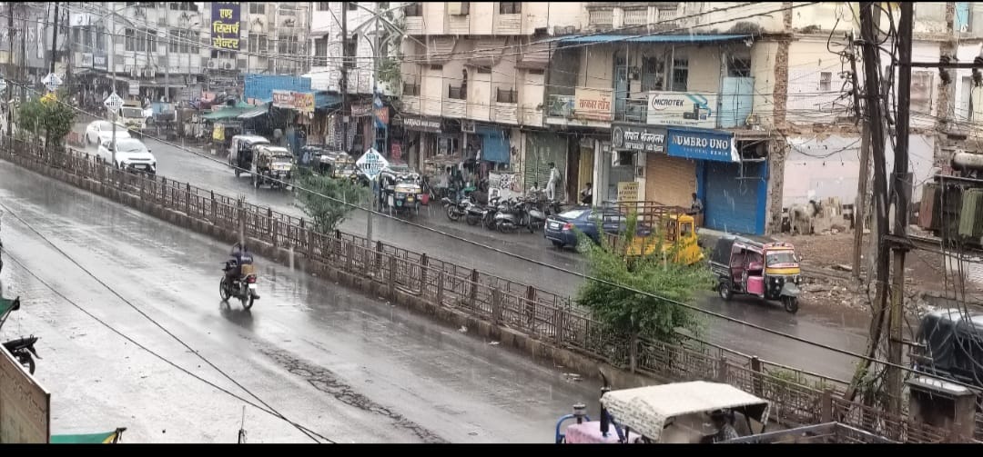 गुनाः नौतपा की दोपहर में बरसे बादल, उमस ने बढ़ाई बेचैनी