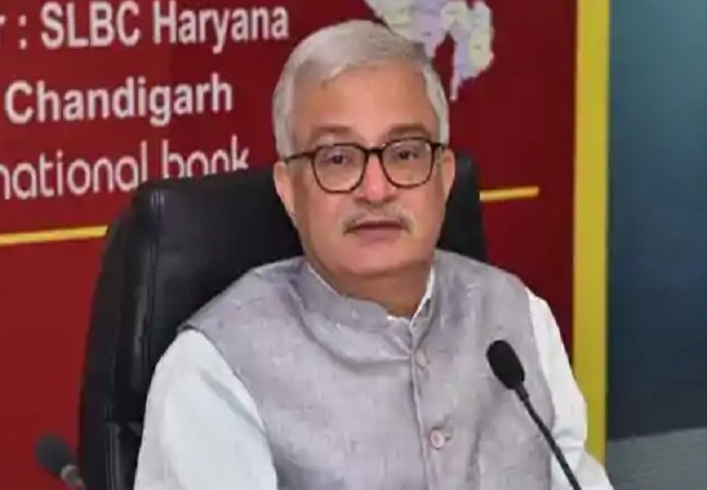 चुनाव आयाेग ने तेज की ईवीएम और वीवीपैट मशीनाें की जांच, चुनाव आयुक्त ने अधिकारियों काे दिये निर्देश
